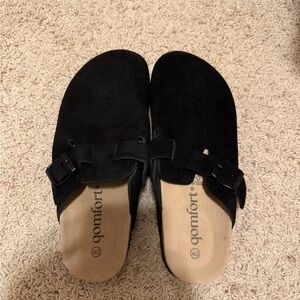 Women's black clogs